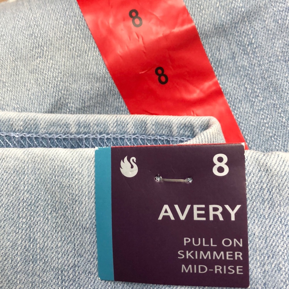 2 Pairs Gloria Vanderbilt Avery Pull On Skimmer Jeans - Picture 2 of 6
